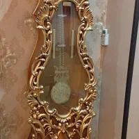 ویترین و ساعت ایستاده