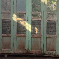 درب چوبی سنتی اتاق قدیمی