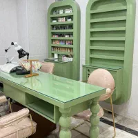 میز‌ ناخن و استند لاک صندلی اصلاح و تخت مژه