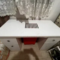 میز و ویترین سفید