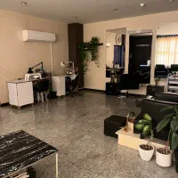 نیازمند نیرو در سالن زیبایی