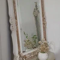 ساعت و اینه و میز کنسول