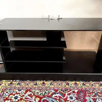 میزتلویزیون شیشه ای