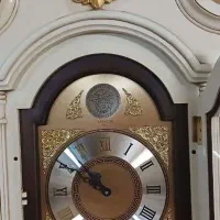 تلفن ، میز ، ساعت