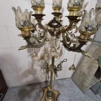 آباژور کنار سالنی قدیمی