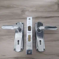 دستگیره و قفل قدیمی درب های چوبی اتاق