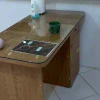 میز تحریر با کشو و کمد و شیشه سالم