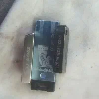 دوتافلش۳۲گیگ و یک فلش ۸گیگ.درحدنو بدون حتی خش بدنه