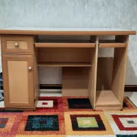 میز کامپیوتر و یک عدد صندلی