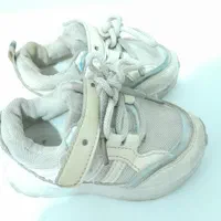 یک جفت کفش کتانی چسبی بچه گانه|کفش و لباس بچه|گرگان, |دیوار