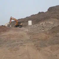 راننده بیل میکانیکی هستم.