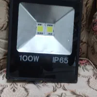 یک عدد پروژکتور