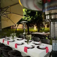 رستوران و کافه آویشار