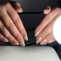 کاشت ناخن قیمت مناسب