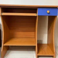 میز تحریر و کامپیوتر