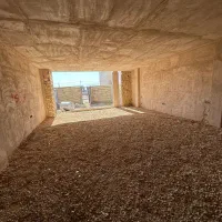 دو طبقه نصف کاره در هشت بهشت اول کار