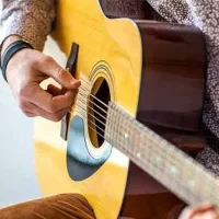 آموزش گیتار و آواز در منزل