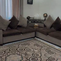 مبل ال تمیز و سالم با میزهای کناری هماهنگ