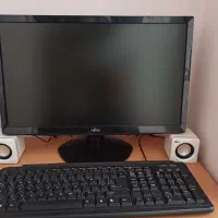 کامپیوتر و میز کامپیوتر