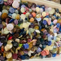 انواع دکمه های لباس با تنوع زیاد