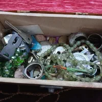یه مقدار وسایلی قدیمی وکلکسیونی