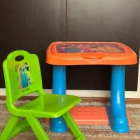 میز تحریر  با صندلی تاشو|اسباب و اثاث بچه|شیراز, شهرک پرواز|دیوار