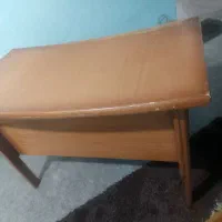 میز تحریر چوبی به همراه صندلی چوبی کف پارچه ای