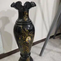 گلدان بزرگ کنار سالنی