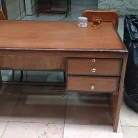 میز چوبی کاملا سالم