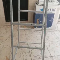 چهار پایه آهنی