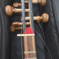 تار قفقاز  آذربایجان|سازهای سنتی|نظرآباد, شهرک سید جمال الدین|دیوار