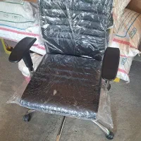صندلی نو نو استفاده نشده لازم ندارم