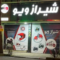 کارگر فروشگاه لوازم یدکی موتورسیکلت