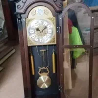 ساعت دیواری در حد نو