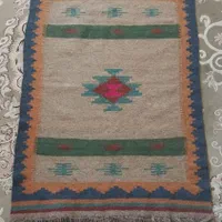 کوسن با روکش گلیم دستباف و گلیم پشمی|گلیم، جاجیم، گبه|صدرا-فارس, فاز ۱|دیوار