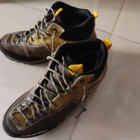 کفش کوهنوردی و طبیعت گردی