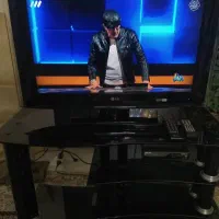 تلویزیون ال جی ۳۲ اینچ همراه گیرنده دیجیتال و میز