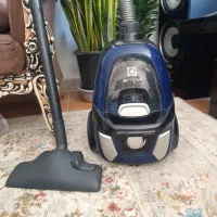 جارو برقی الکترو لوکس مخزن داره 2000w