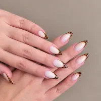 کاشت ناخن وترمیم وطراحی حرفه ای