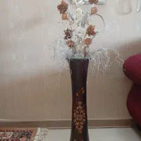 گلدان سفالی همراه با گل مصنوعی