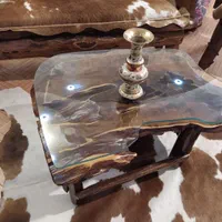 مبلمان طرح جنگلی روستیک با رویه پوست گاو|مبلمان خانگی و میز عسلی|اصفهان, جلفا|دیوار