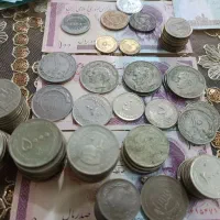 تعدادی سکه و اسکناس نو مطابق عکس