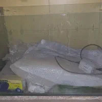 آکواریوم بزرگ با تمامی تجهیزات