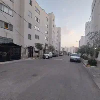 پردیس-فاز-8-آپارتمان-حیاط-بزرگ