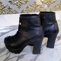 دو جفت بوت در حدنو