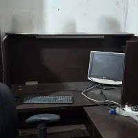 ۲ میز کانتر و ۱صندلی چرخ دار طبی باهم فروخته میشود