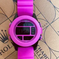 ساعت قیمت مناسب کادویی رنگی مناسب ولنتاین