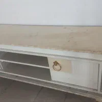 جاکفشی ومیز تلویزیون