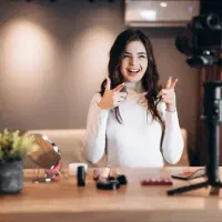 استخدام بلاگر خانم برای آژانس هواپیمایی