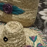 کلاه و زنبیل حصیری و ماسک‌ سه بعدی